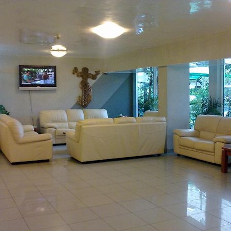 Hotel Yantra Pantai Sunny Bagian luar foto