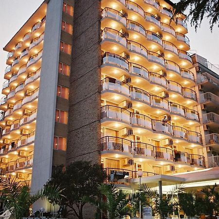 Hotel Yantra Pantai Sunny Bagian luar foto