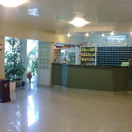 Hotel Yantra Pantai Sunny Bagian luar foto