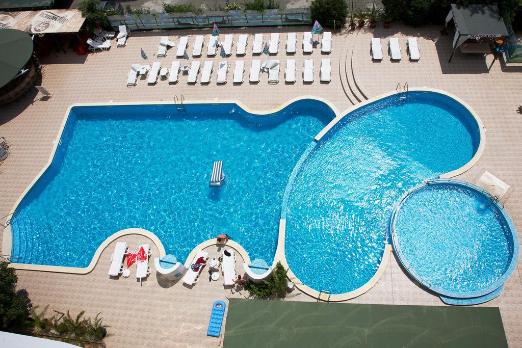 Hotel Yantra Pantai Sunny Bagian luar foto