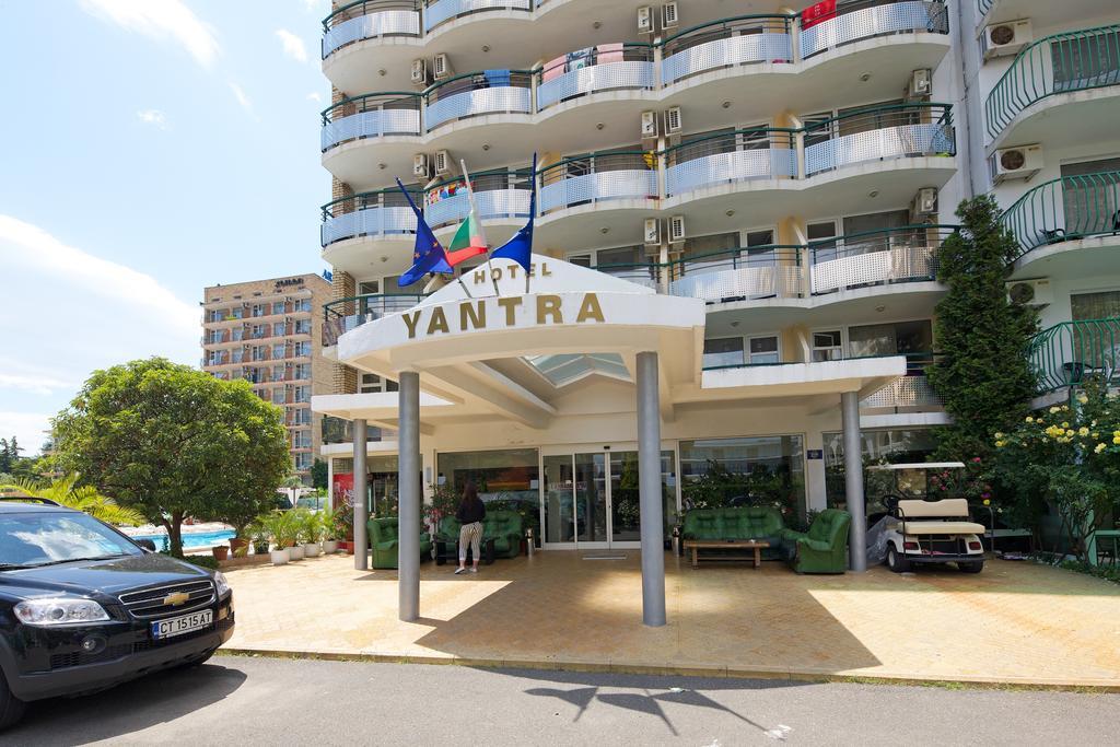 Hotel Yantra Pantai Sunny Bagian luar foto