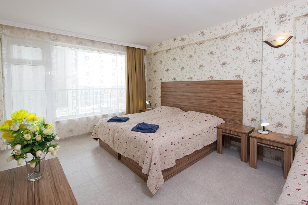 Hotel Yantra Pantai Sunny Bagian luar foto