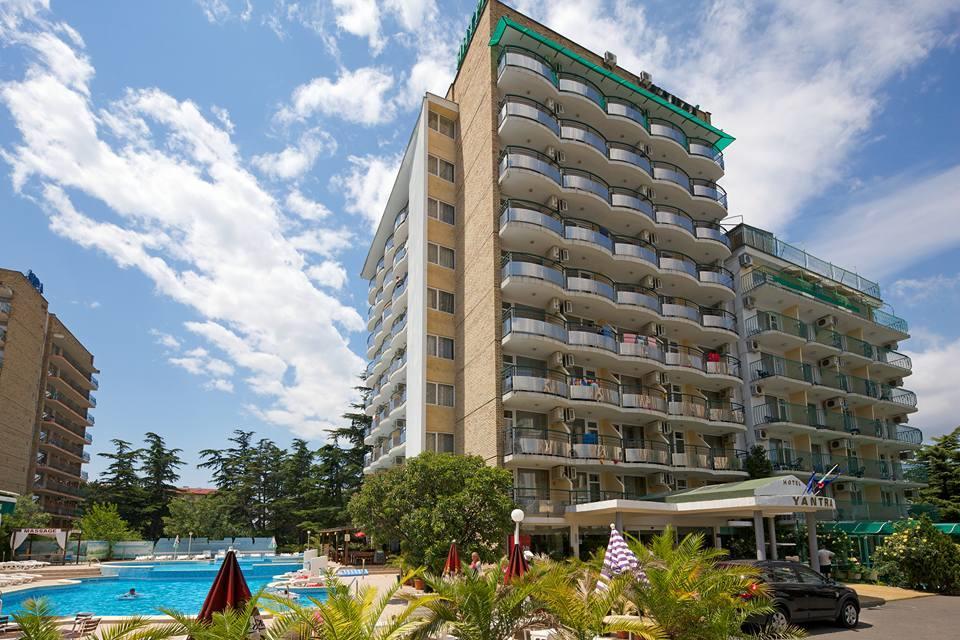 Hotel Yantra Pantai Sunny Bagian luar foto