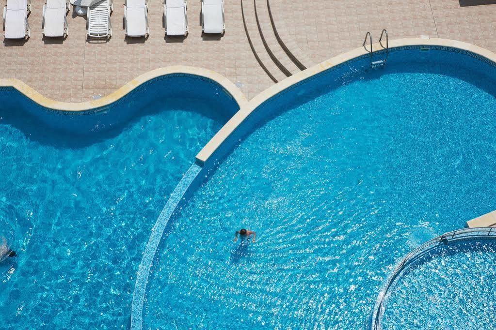 Hotel Yantra Pantai Sunny Bagian luar foto