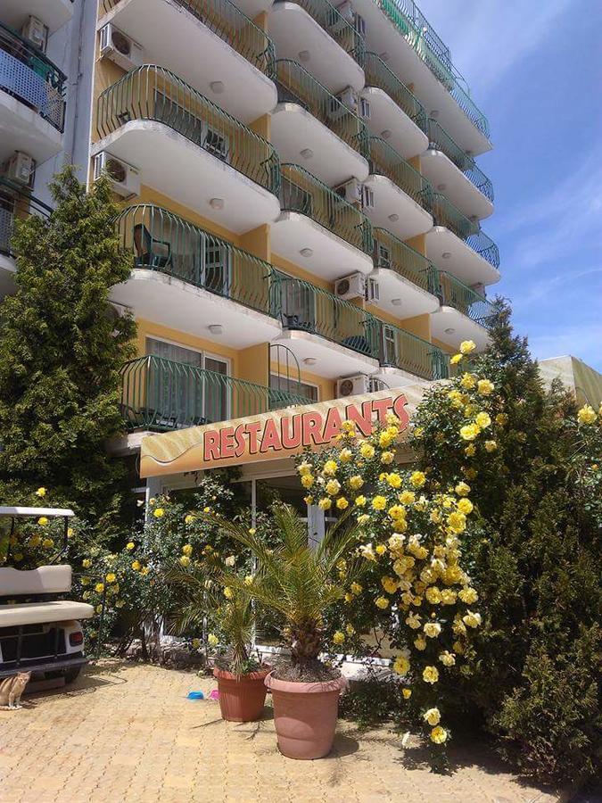 Hotel Yantra Pantai Sunny Bagian luar foto