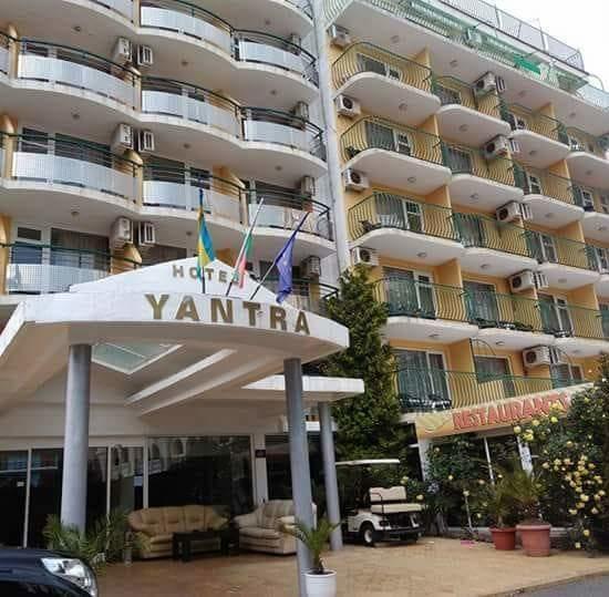 Hotel Yantra Pantai Sunny Bagian luar foto