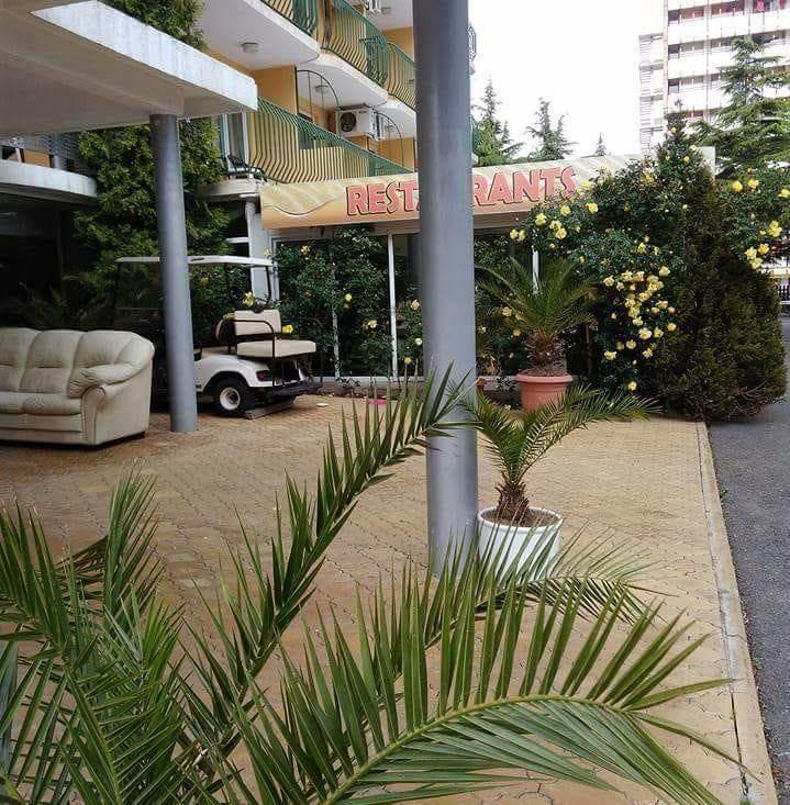 Hotel Yantra Pantai Sunny Bagian luar foto