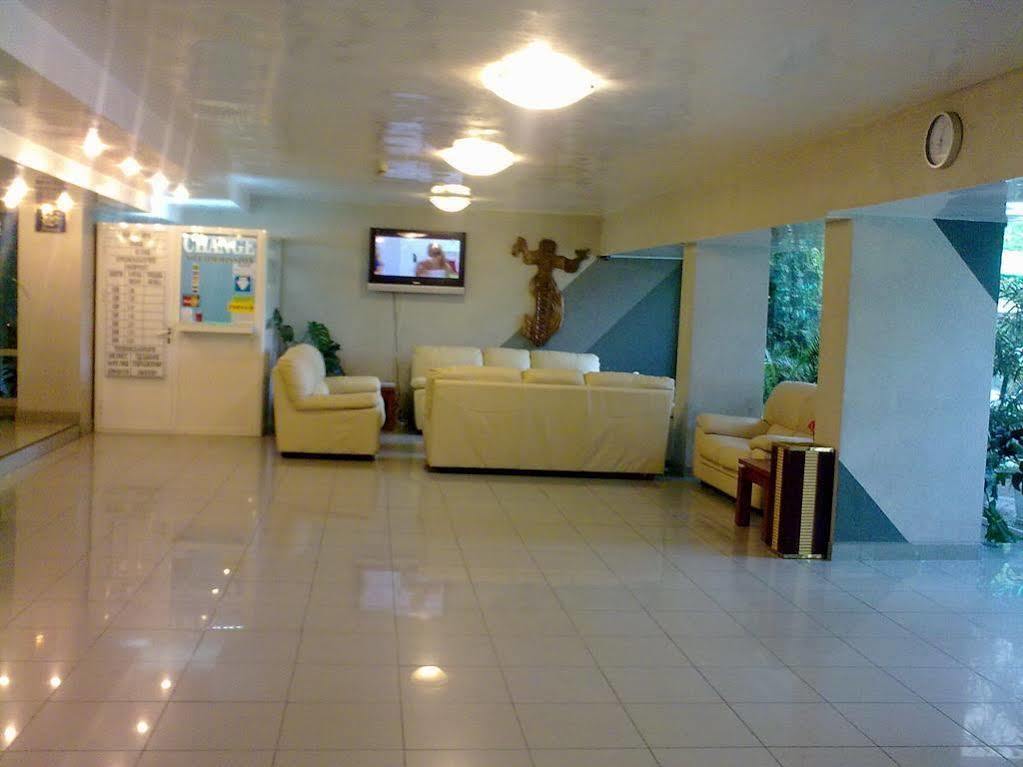 Hotel Yantra Pantai Sunny Bagian luar foto