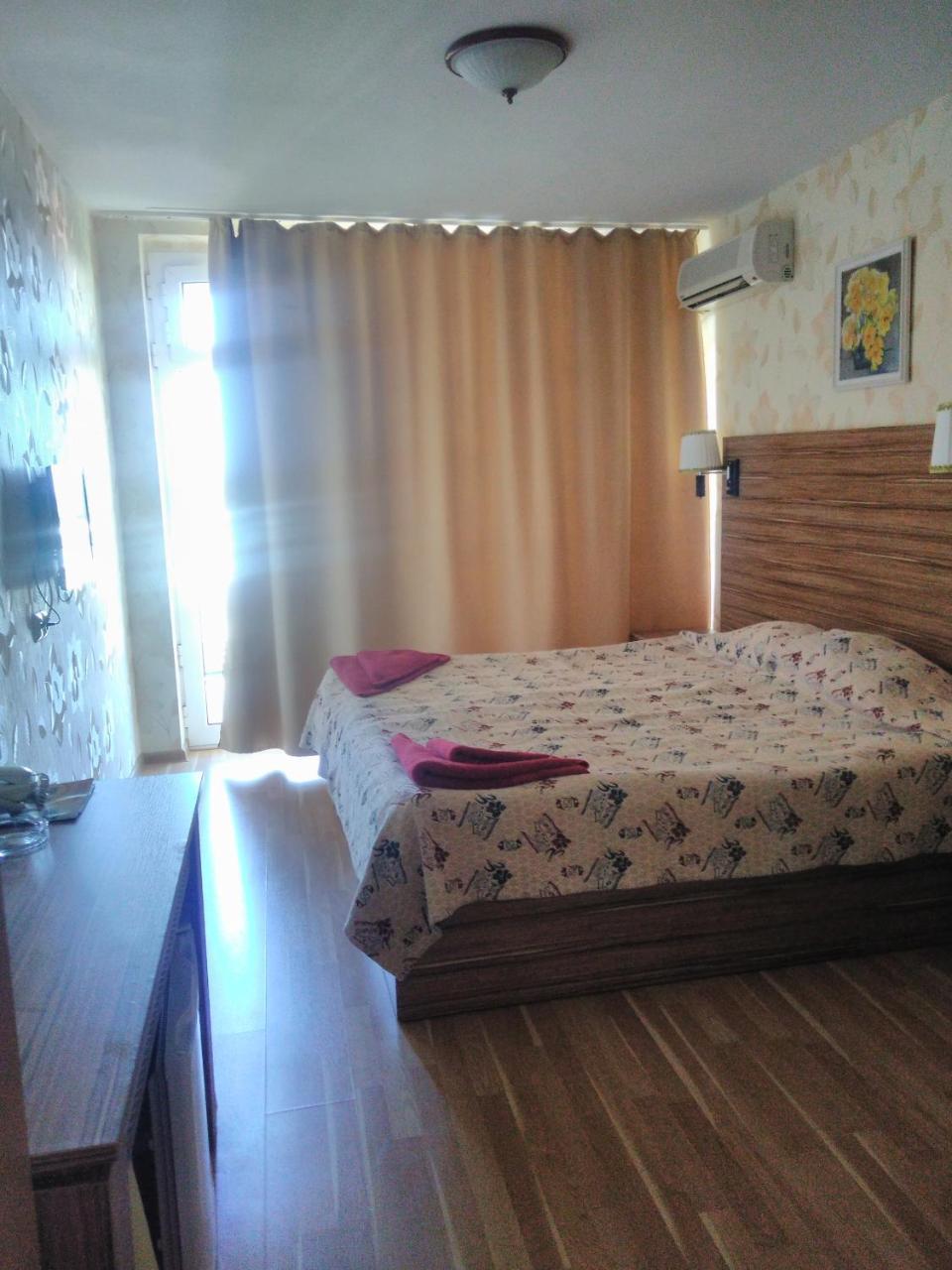 Hotel Yantra Pantai Sunny Bagian luar foto