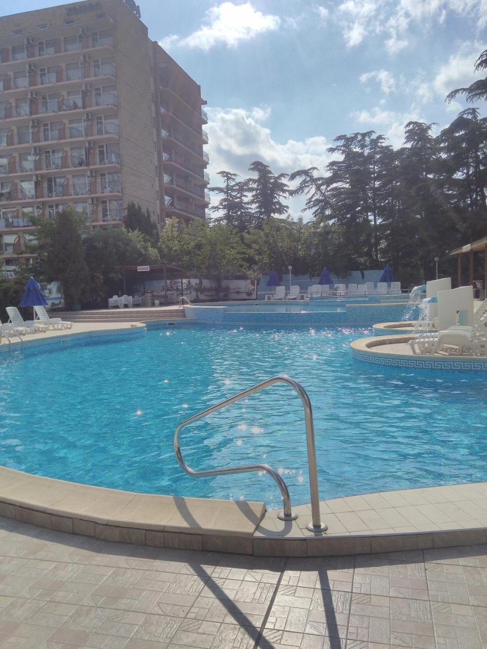 Hotel Yantra Pantai Sunny Bagian luar foto