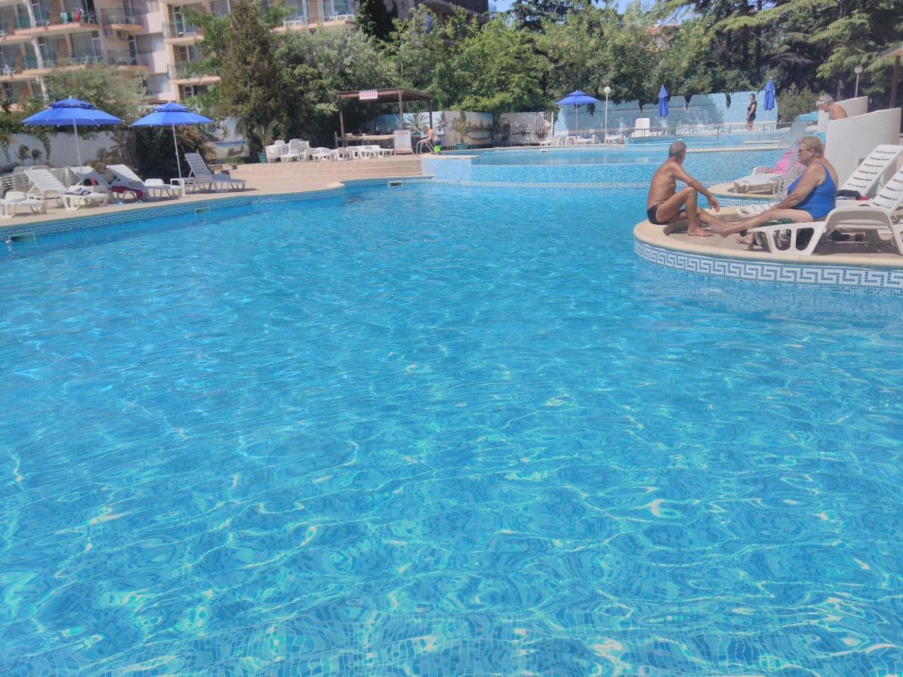Hotel Yantra Pantai Sunny Bagian luar foto