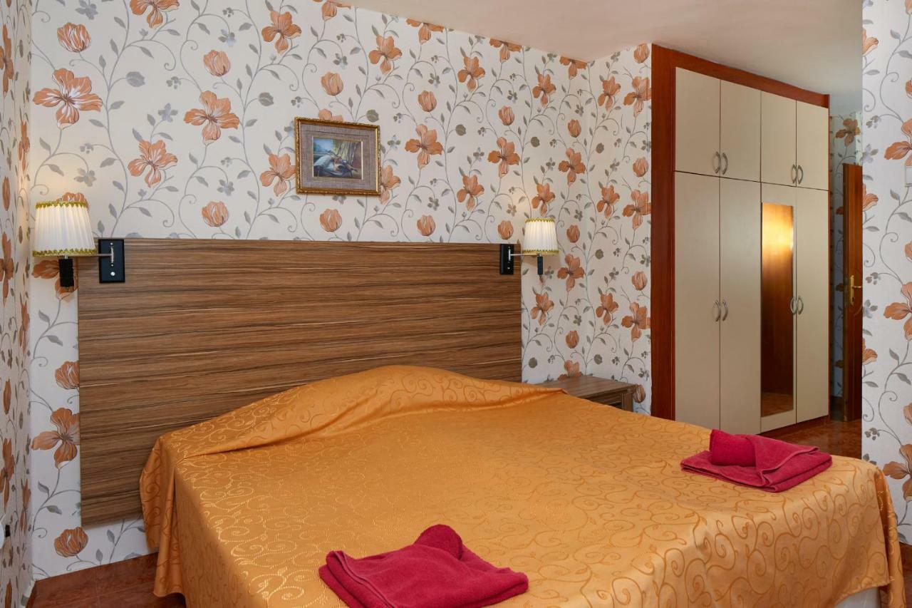 Hotel Yantra Pantai Sunny Bagian luar foto