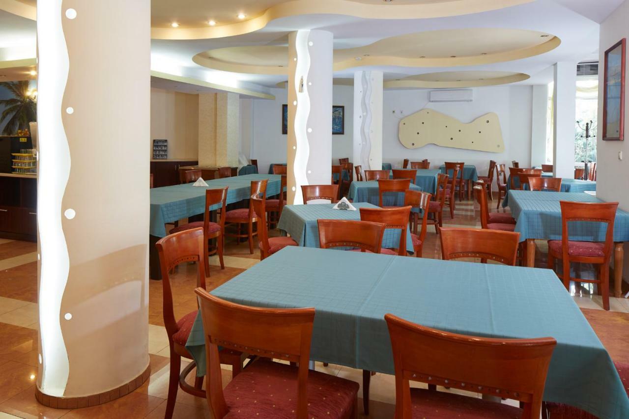 Hotel Yantra Pantai Sunny Bagian luar foto