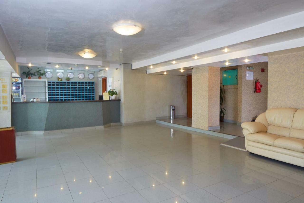 Hotel Yantra Pantai Sunny Bagian luar foto