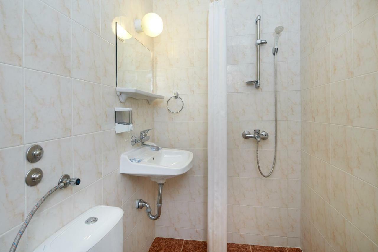 Hotel Yantra Pantai Sunny Bagian luar foto