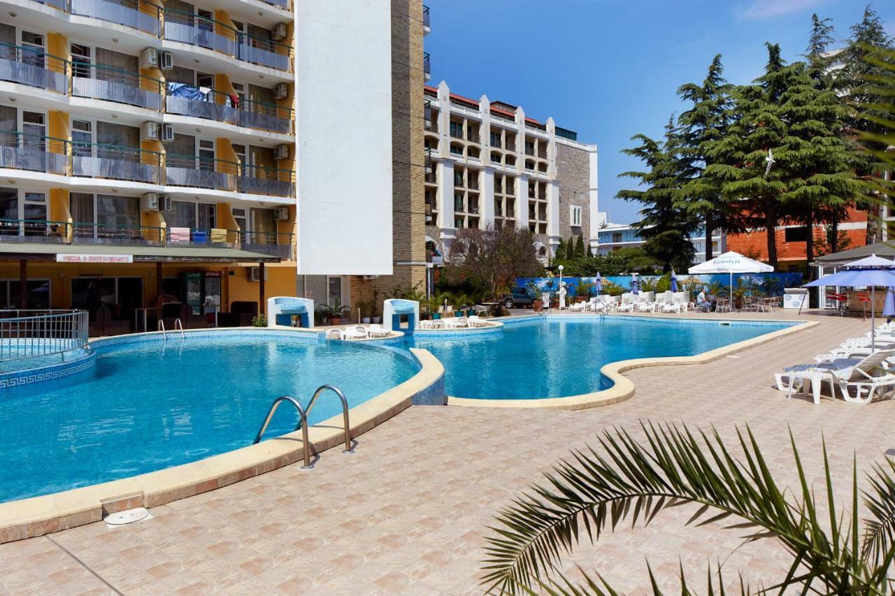 Hotel Yantra Pantai Sunny Bagian luar foto