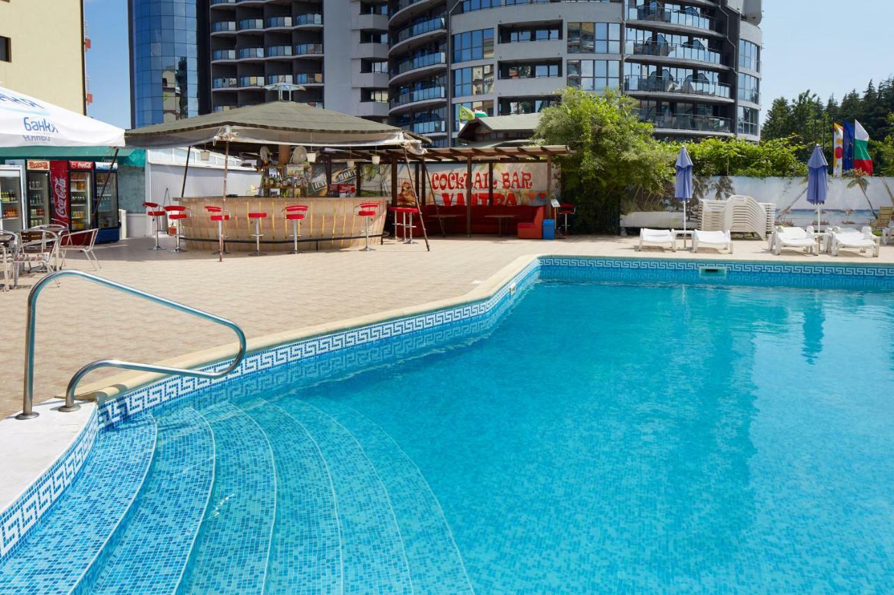 Hotel Yantra Pantai Sunny Bagian luar foto