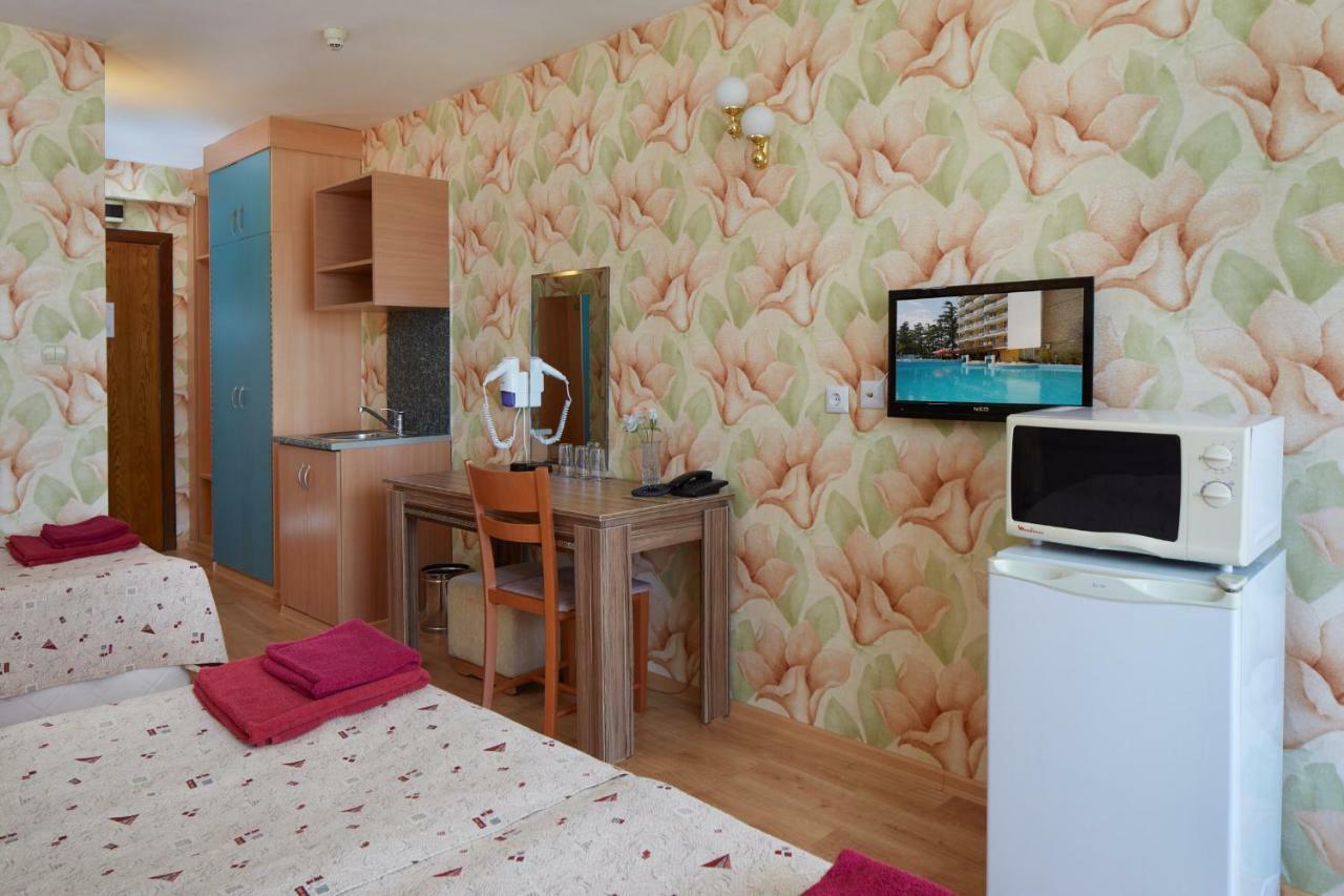 Hotel Yantra Pantai Sunny Bagian luar foto