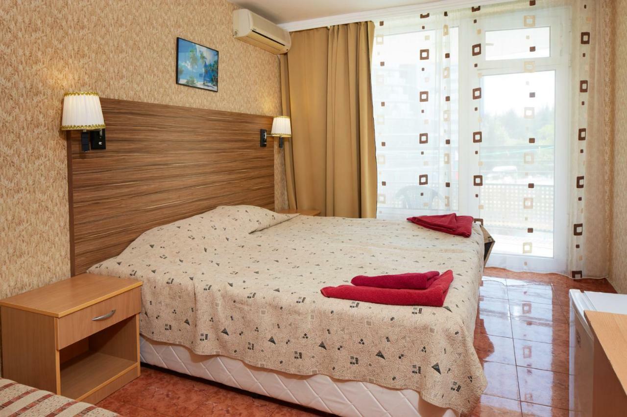 Hotel Yantra Pantai Sunny Bagian luar foto
