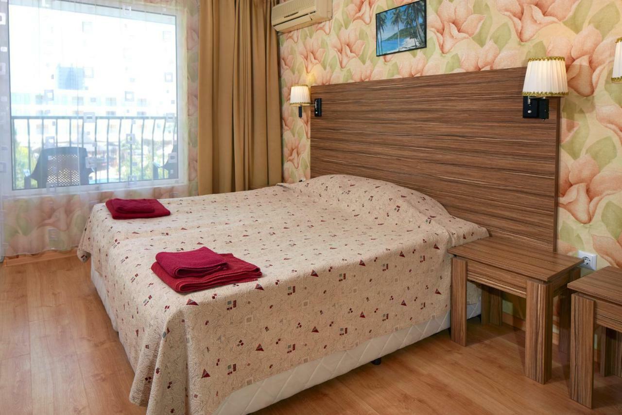 Hotel Yantra Pantai Sunny Bagian luar foto
