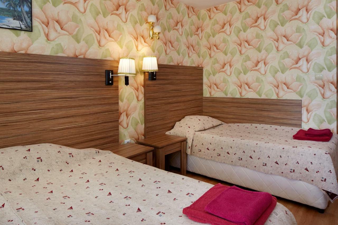 Hotel Yantra Pantai Sunny Bagian luar foto