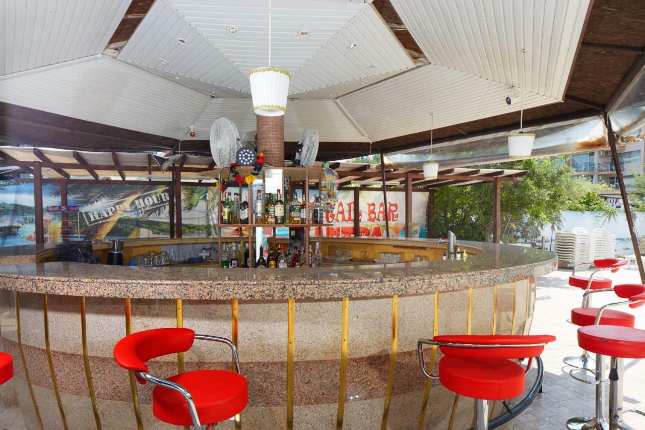 Hotel Yantra Pantai Sunny Bagian luar foto